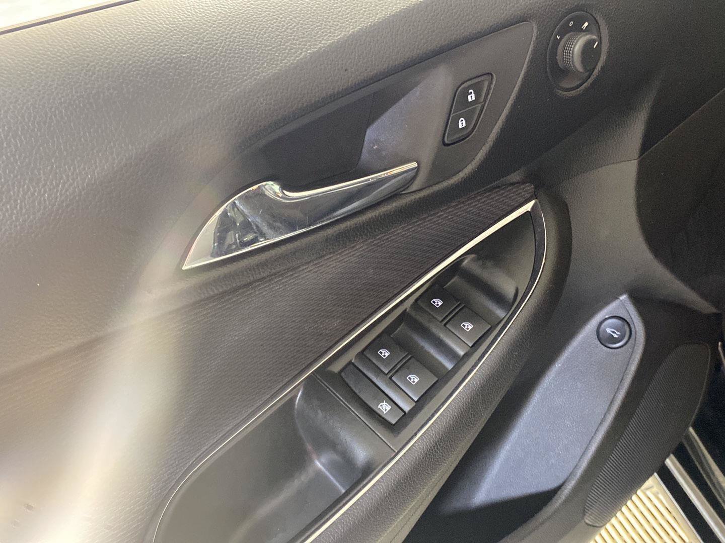 Used 2019 Chevrolet Cruze LT FWD image 10