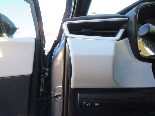 Certified 2025 Toyota Corolla SE w/ Convenience Package image 32