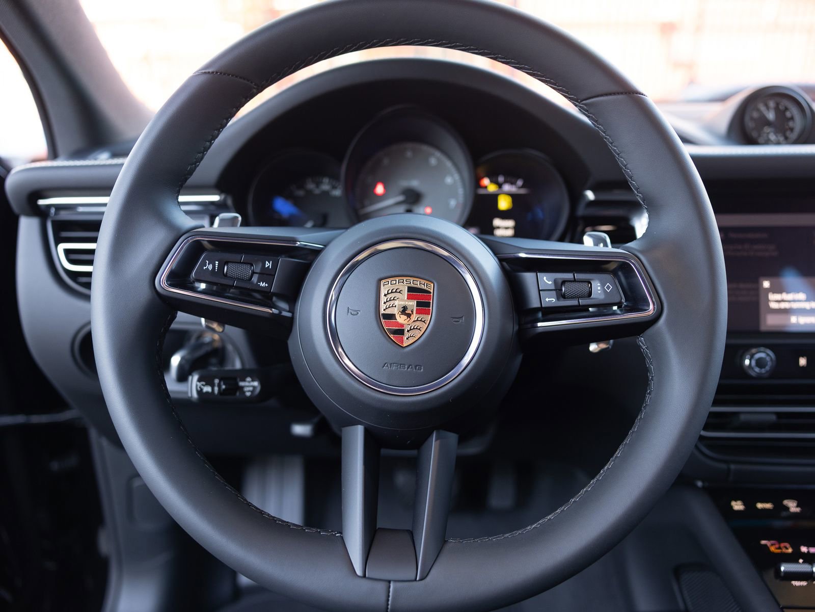 Certified 2025 Porsche Macan S image 6