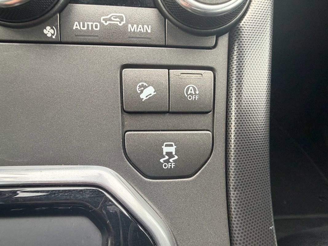 Used 2019 Land Rover Range Rover Evoque SE image 26