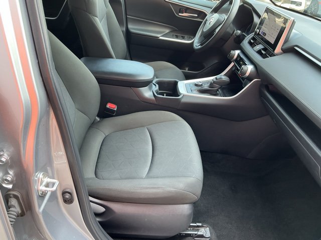 Used 2025 Toyota RAV4 XLE AWD/4WD image 18