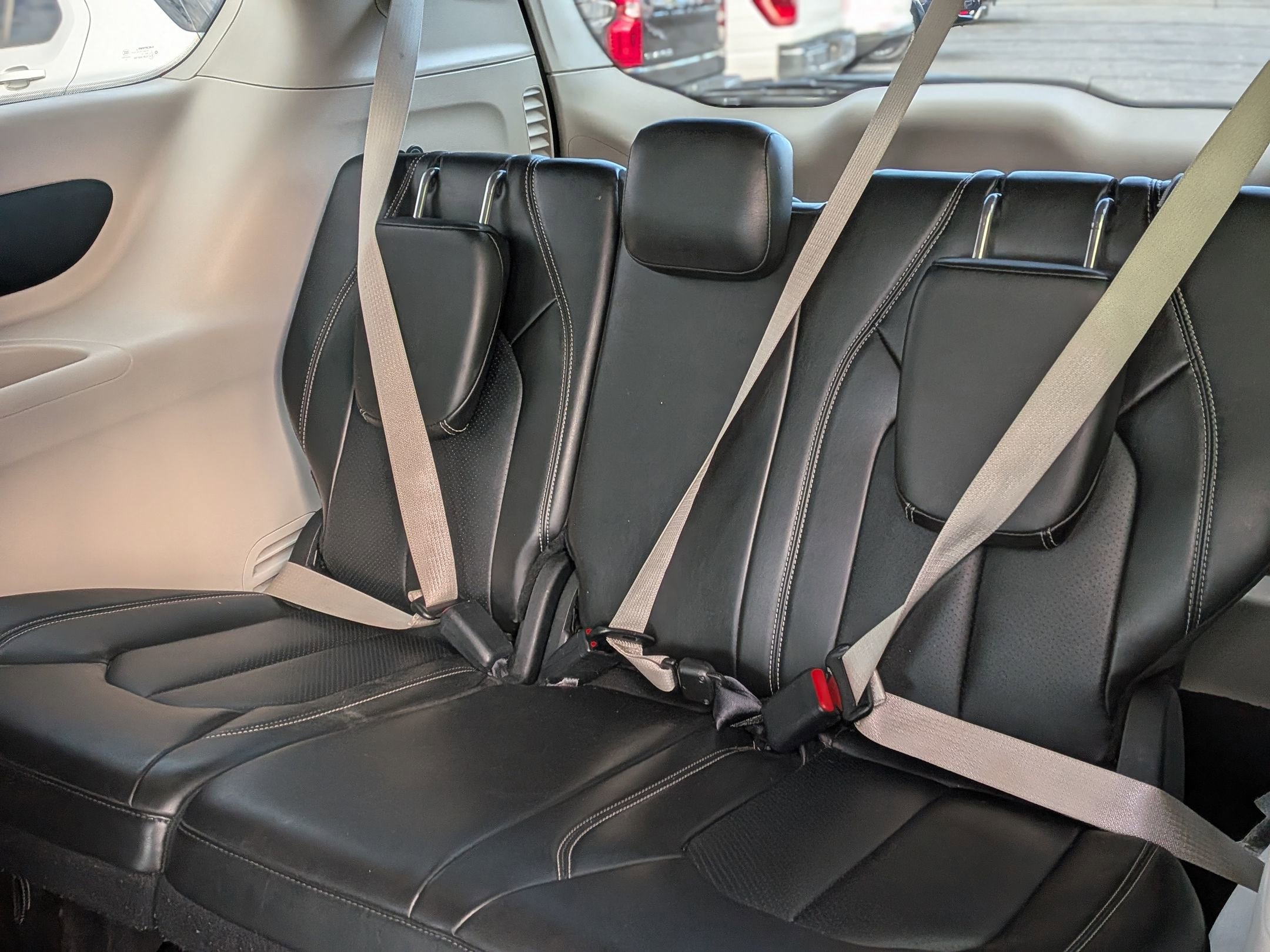 Used 2024 Chrysler Pacifica Touring-L image 33