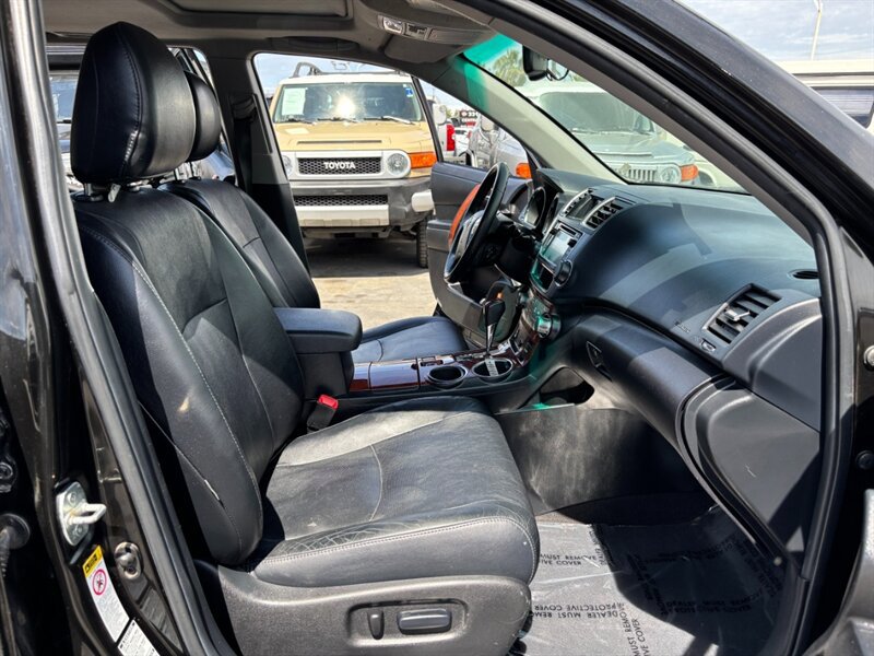 Used 2013 Toyota Highlander Limited AWD/4WD image 13