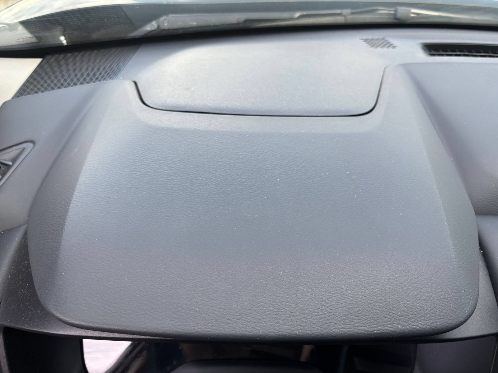 Used 2025 Nissan Rogue SV FWD image 34