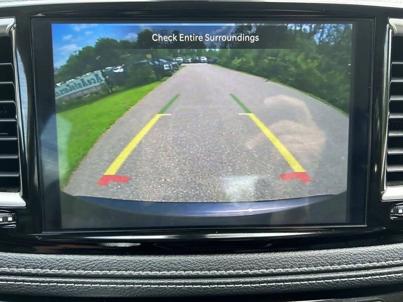 Used 2023 Chrysler Pacifica Touring-L FWD image 16