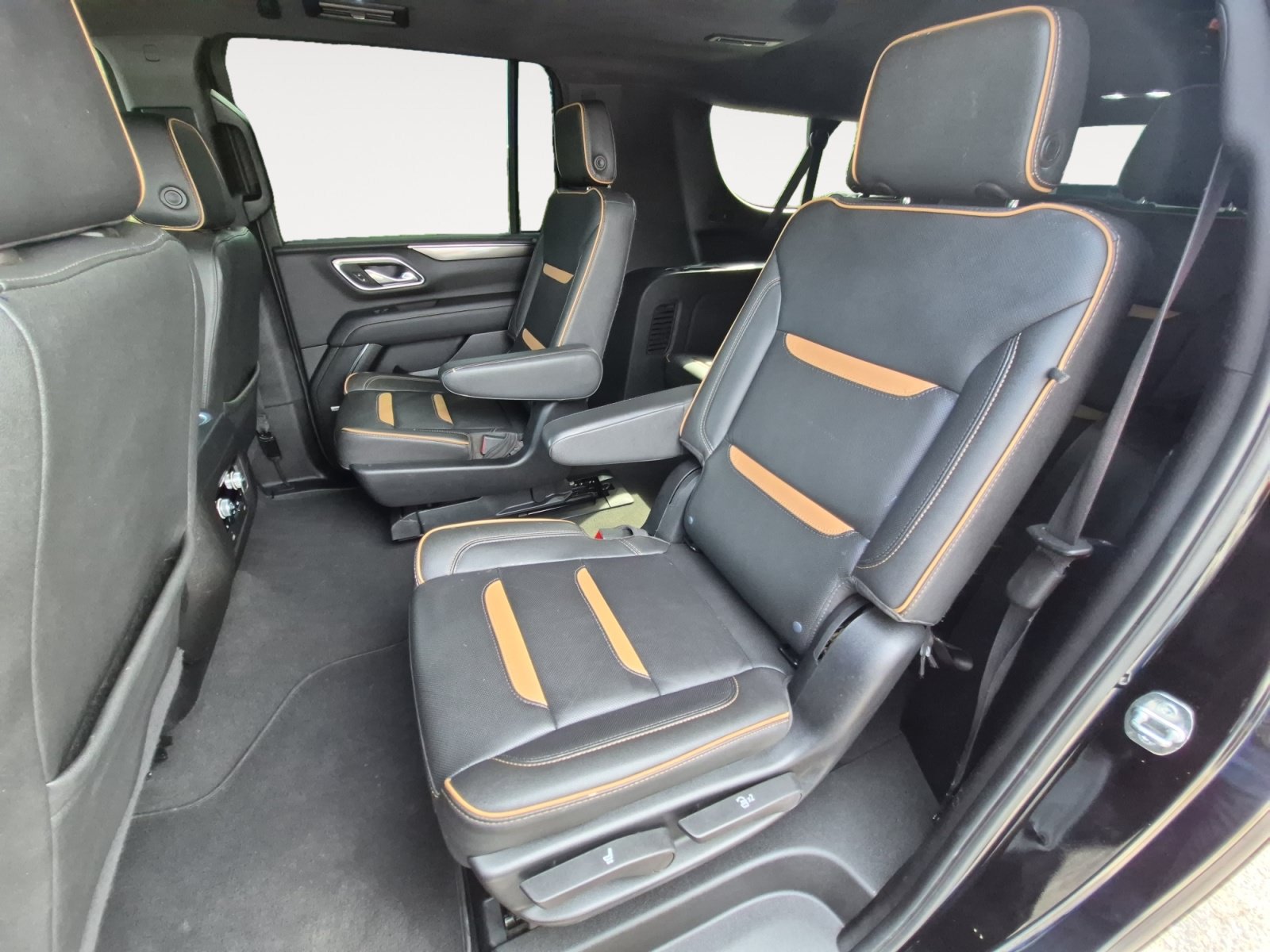 Used 2024 GMC Yukon XL AT4 w/ AT4 Premium Plus Package AWD/4WD image 23