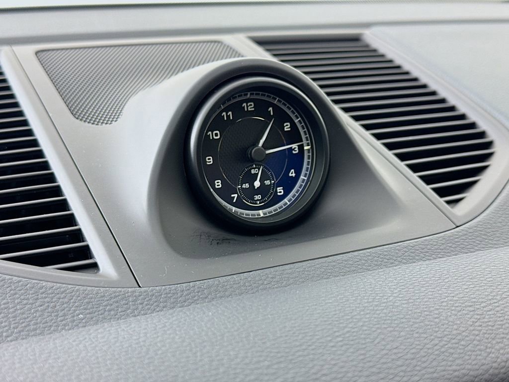 Certified 2025 Porsche Macan image 18