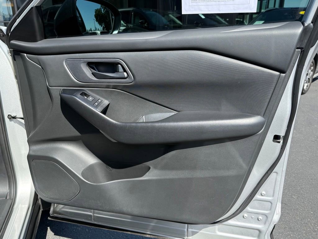 Used 2024 Nissan Rogue S FWD image 16