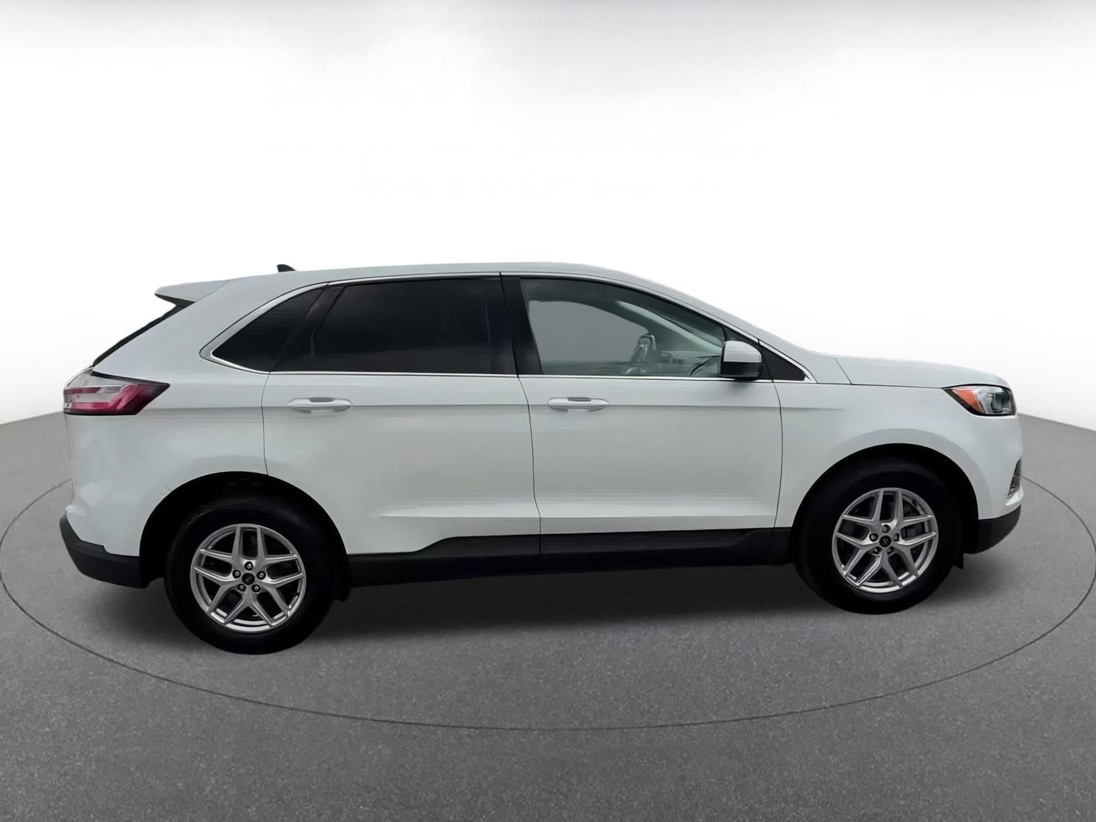 Used 2024 Ford Edge SEL image 16