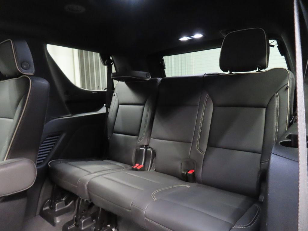 Used 2024 GMC Yukon SLT w/ SLT Luxury Package image 15