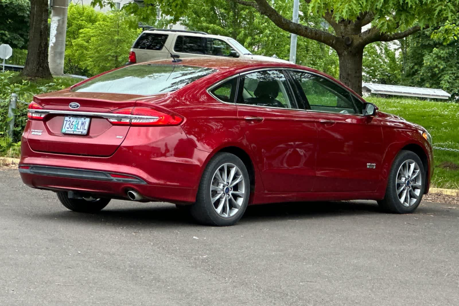 Used 2017 Ford Fusion Energi SE FWD image 2