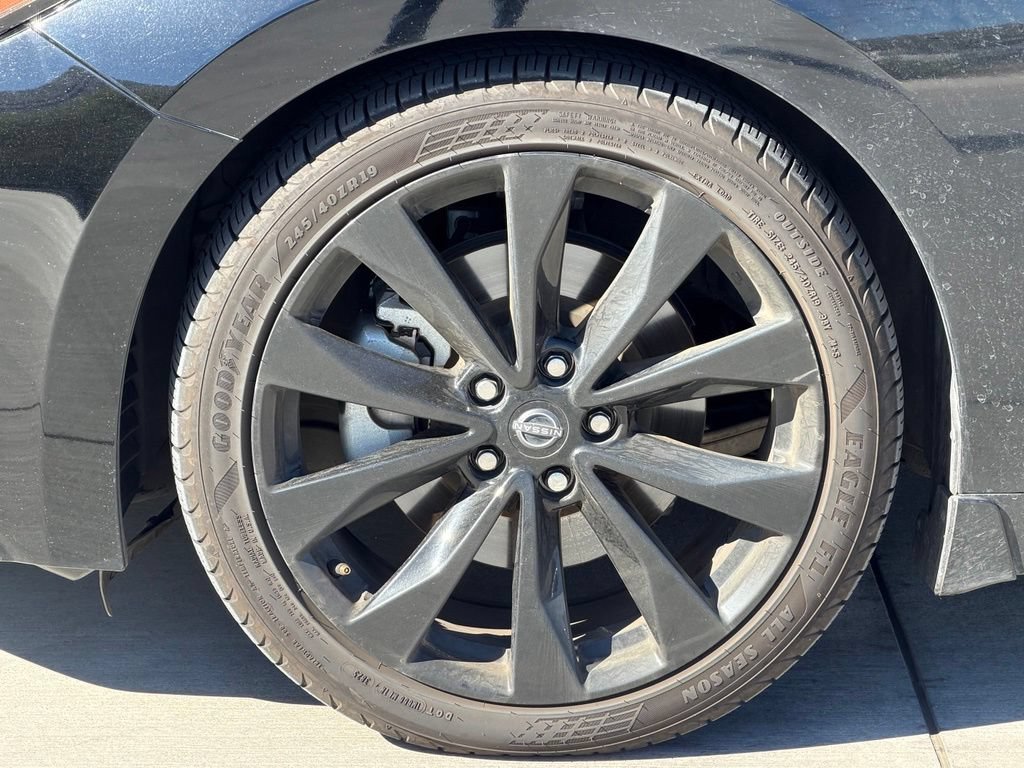 Used 2023 Nissan Maxima SR w/ Sport Mat Group FWD image 13