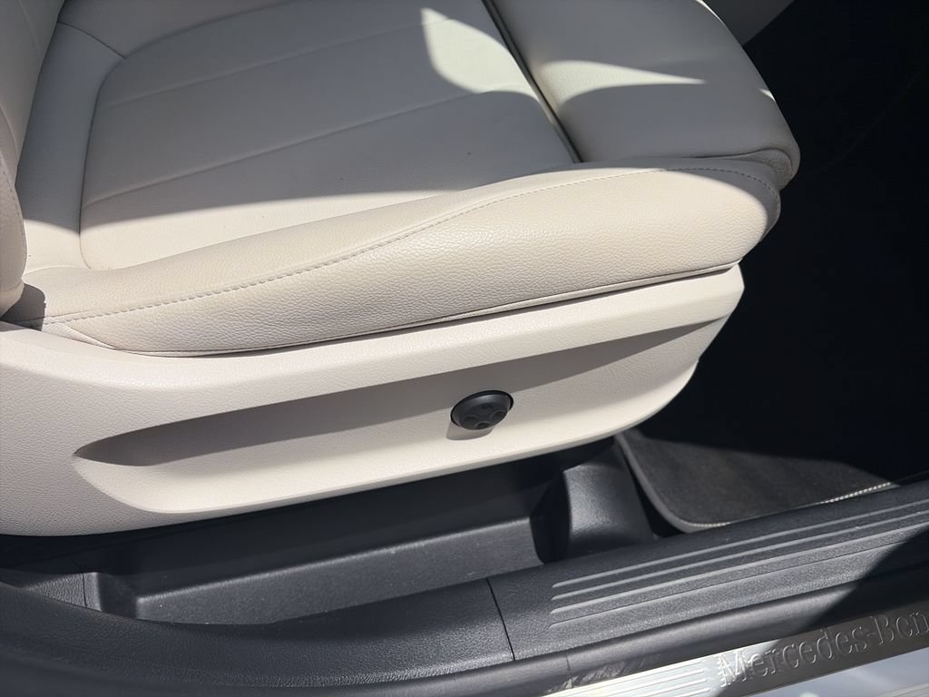 Used 2022 Mercedes-Benz GLB 250 image 34