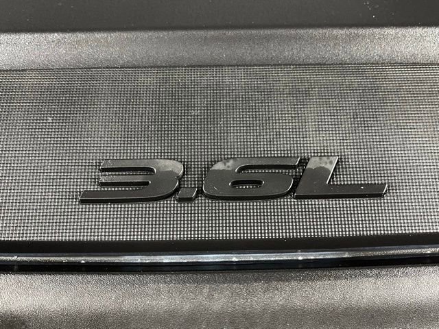 Used 2023 Chrysler Pacifica Touring-L image 9