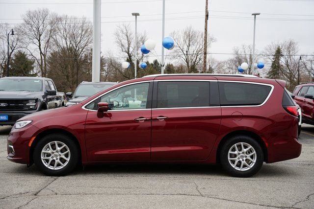 Used 2021 Chrysler Pacifica Touring-L image 4