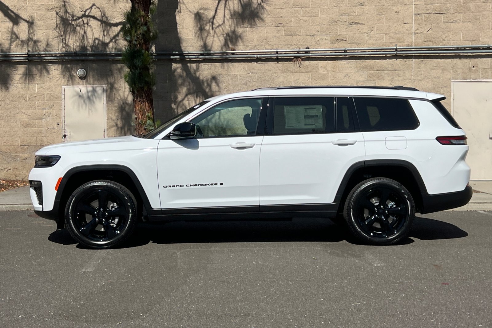 New 2026 Jeep Grand Cherokee L Limited w/ Limited Altitude Package AWD/4WD image 6