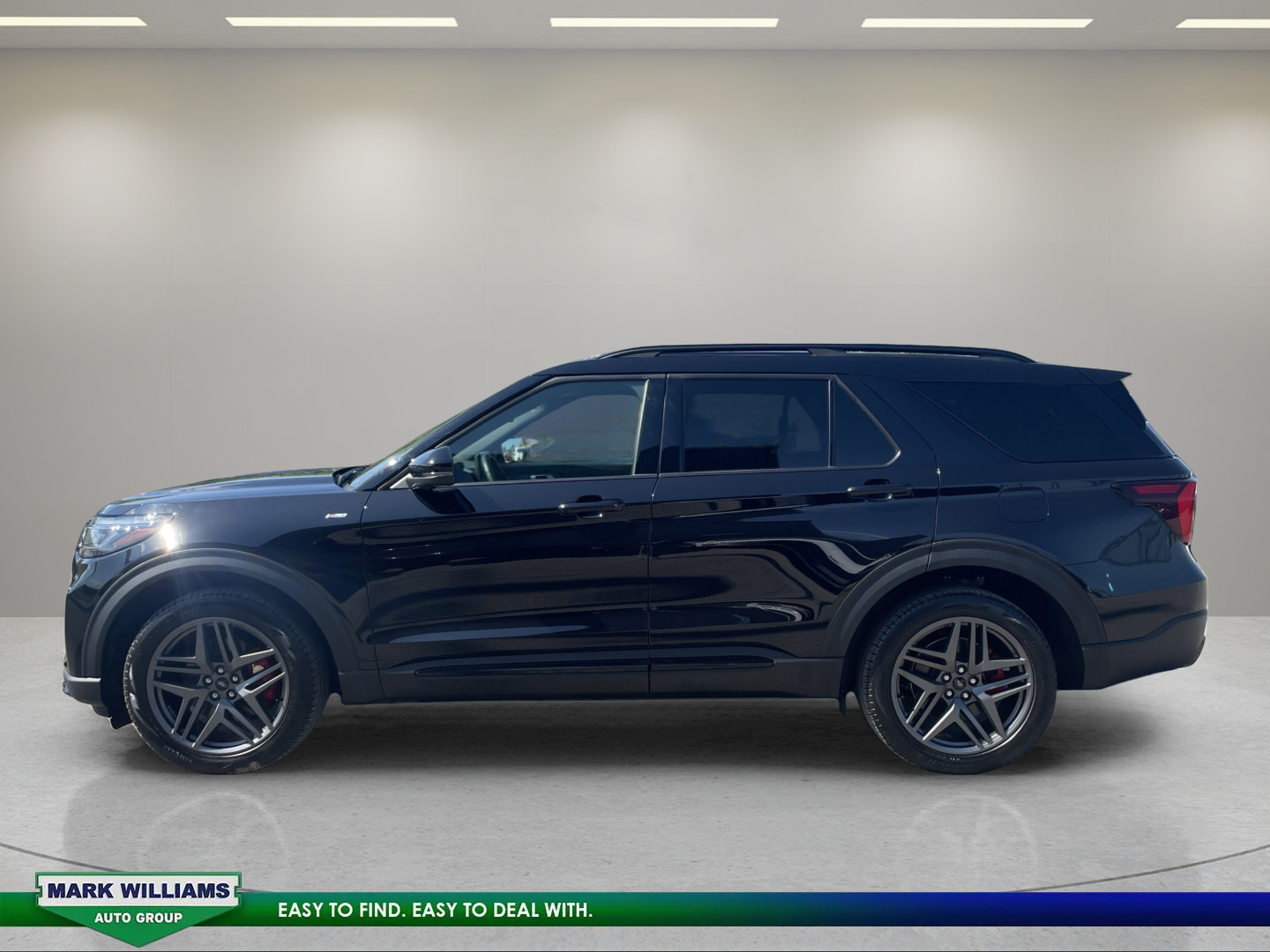 Used 2025 Ford Explorer ST-Line w/ ST-Line Street Pack AWD/4WD image 6