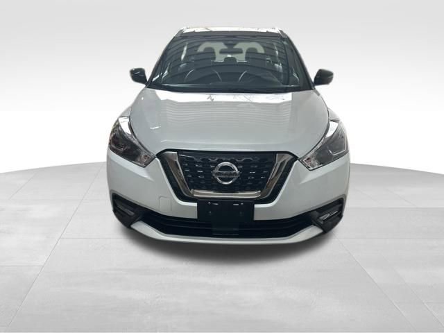 Used 2020 Nissan Kicks SR w/ SR Premium Package FWD image 2
