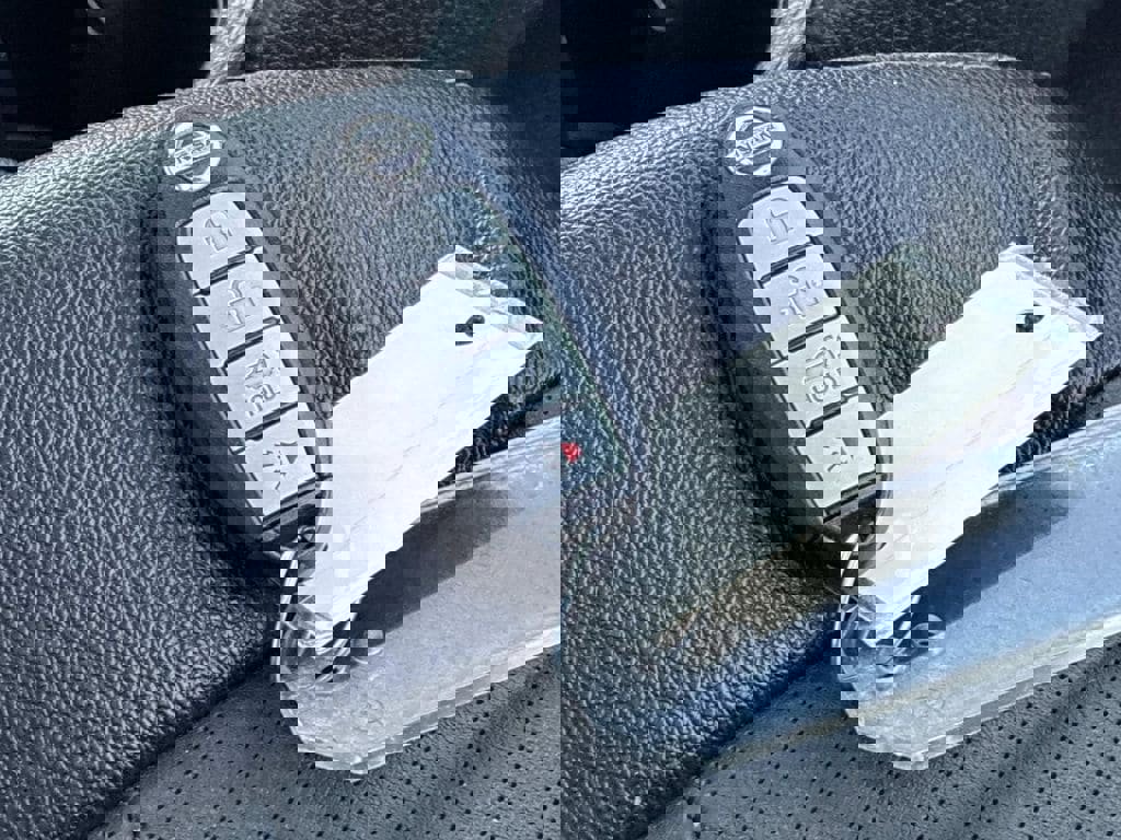 Used 2016 Nissan Rogue SL w/ SL Premium Package image 9