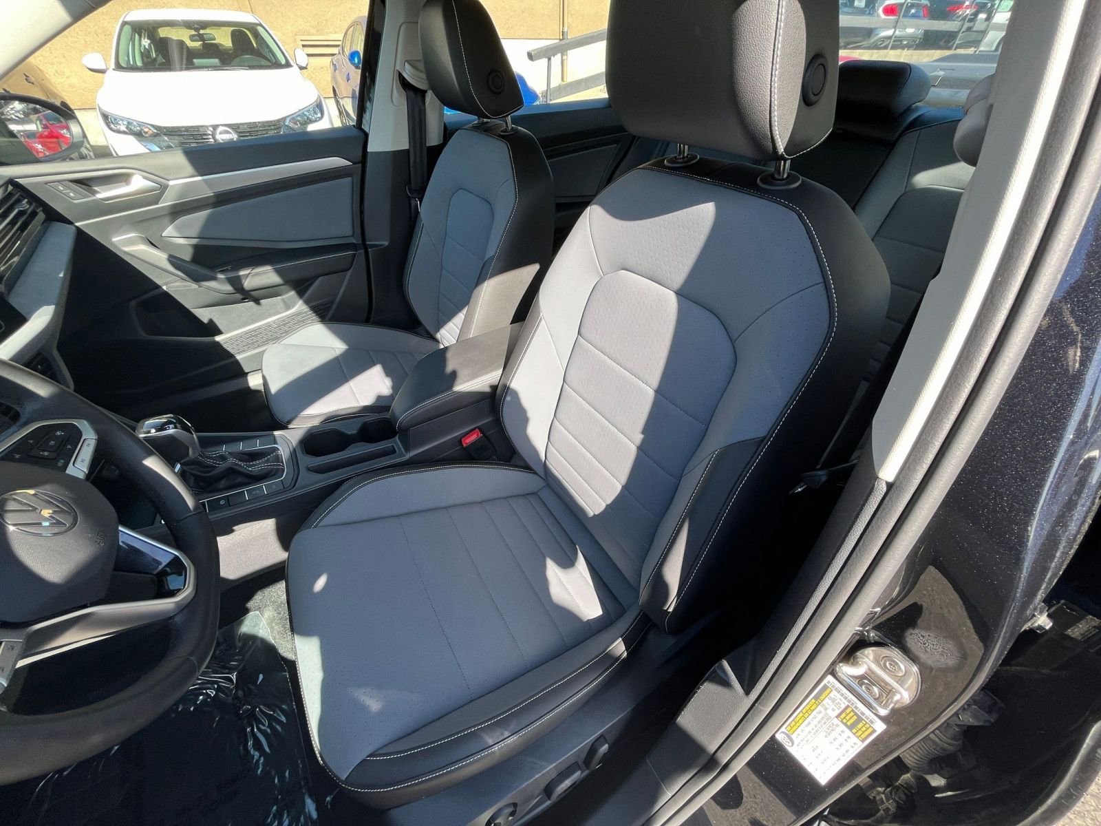 Used 2025 Volkswagen Jetta SE image 36