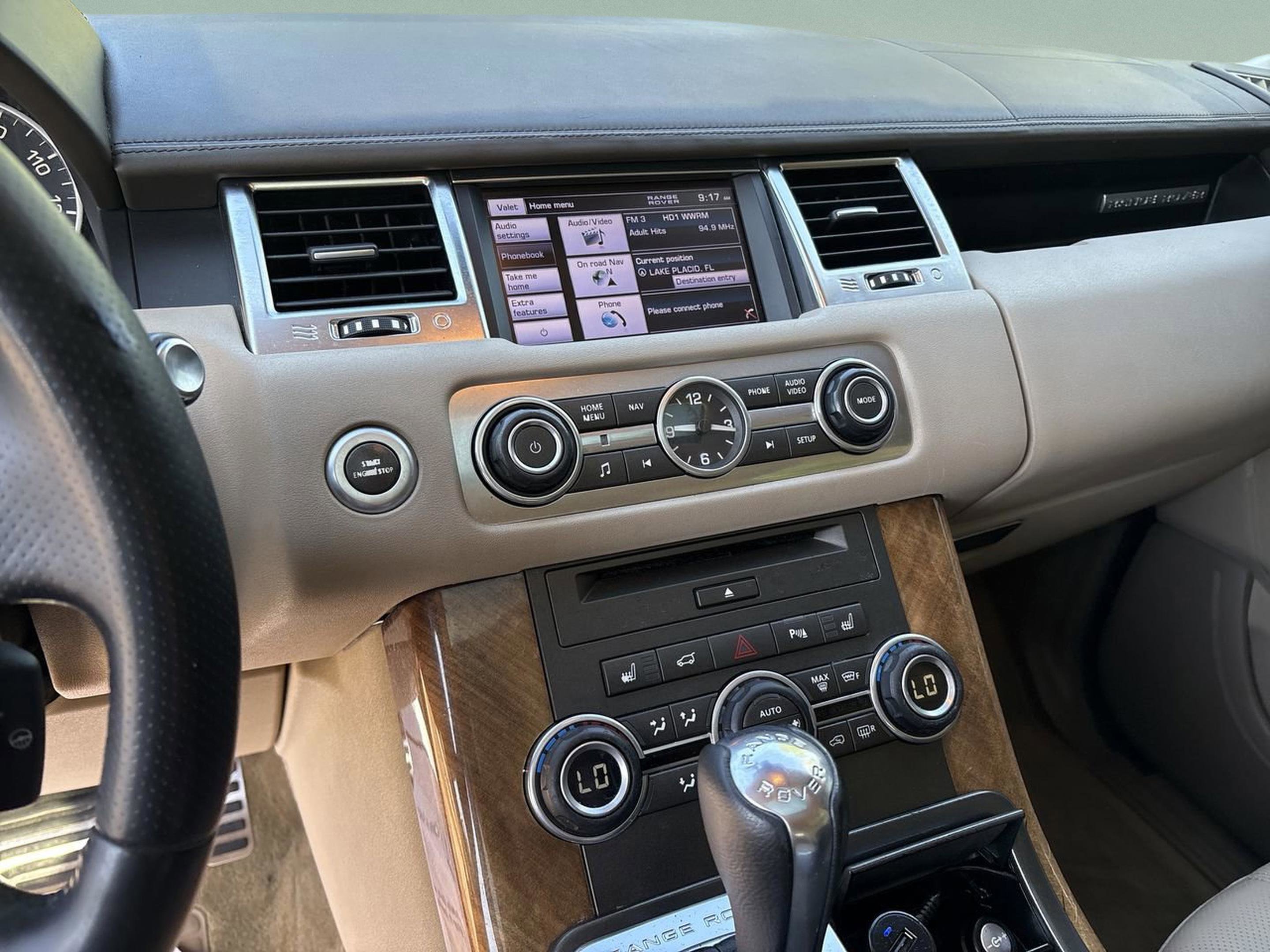 Used 2013 Land Rover Range Rover Sport HSE LUX image 13