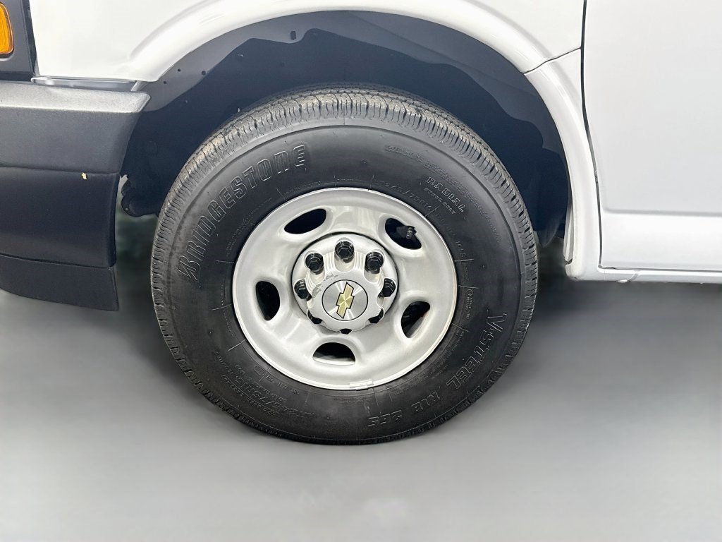 Used 2025 Chevrolet Express 2500 RWD image 30