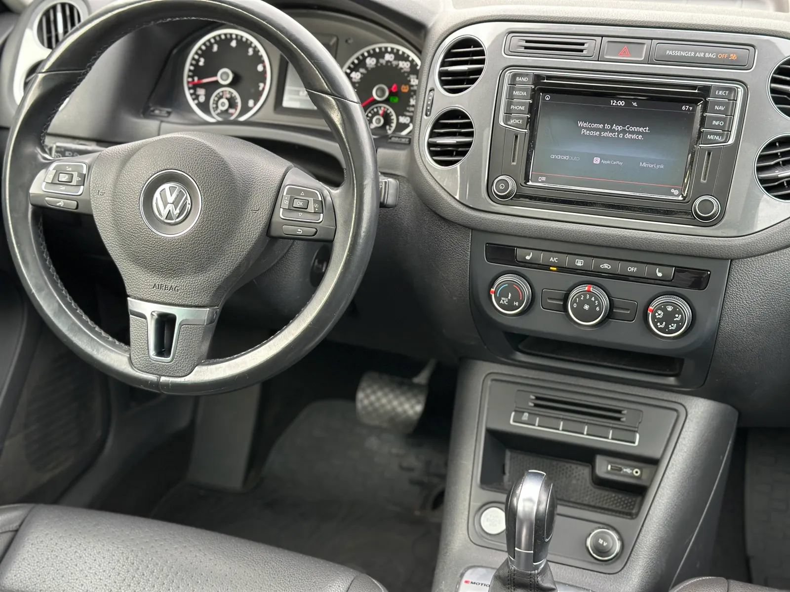 Used 2016 Volkswagen Tiguan SE AWD/4WD image 24