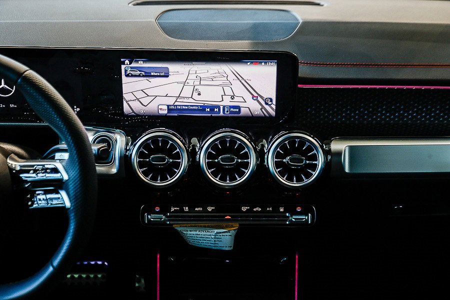 Used 2024 Mercedes-Benz EQB 300 4MATIC image 11