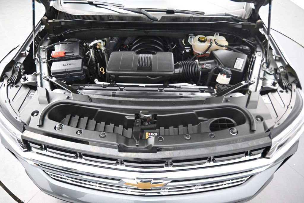Used 2021 Chevrolet Suburban LT RWD image 8