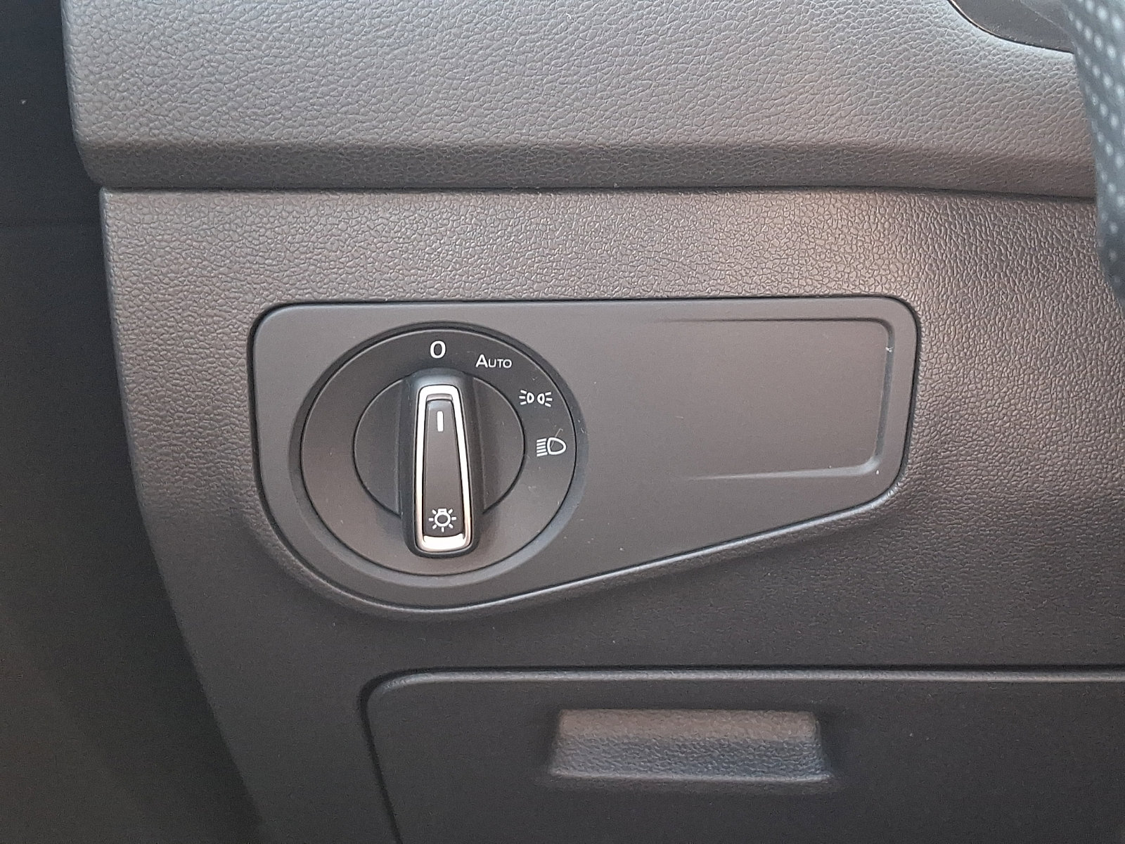 Certified 2022 Volkswagen Tiguan SE R-Line image 23