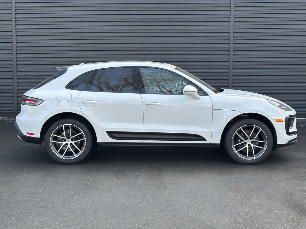 Certified 2025 Porsche Macan image 6