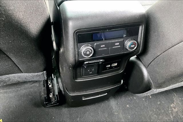 Used 2023 GMC Acadia SLE w/ Driver Convenience Package image 10