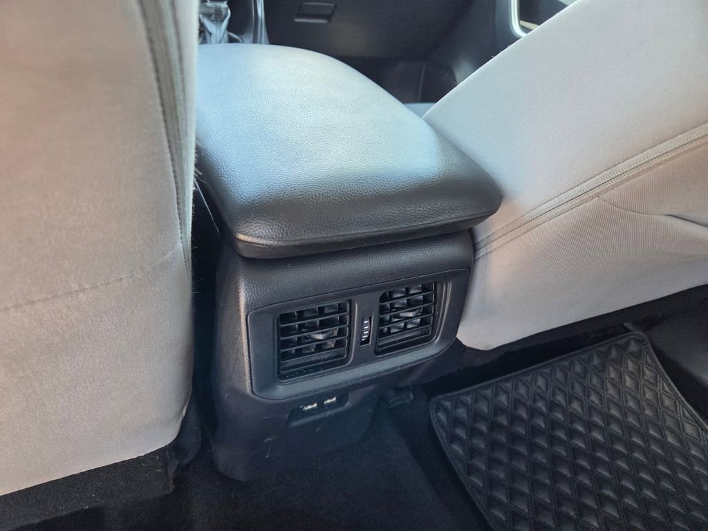 Used 2021 Toyota RAV4 XLE FWD image 7