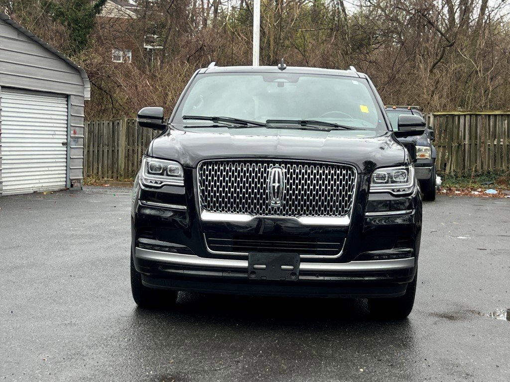 Used 2022 Lincoln Navigator Reserve image 2