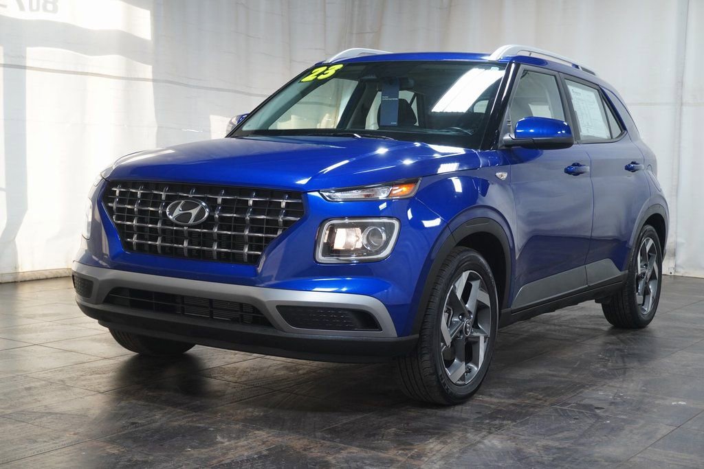 Certified 2023 Hyundai Venue SEL image 2