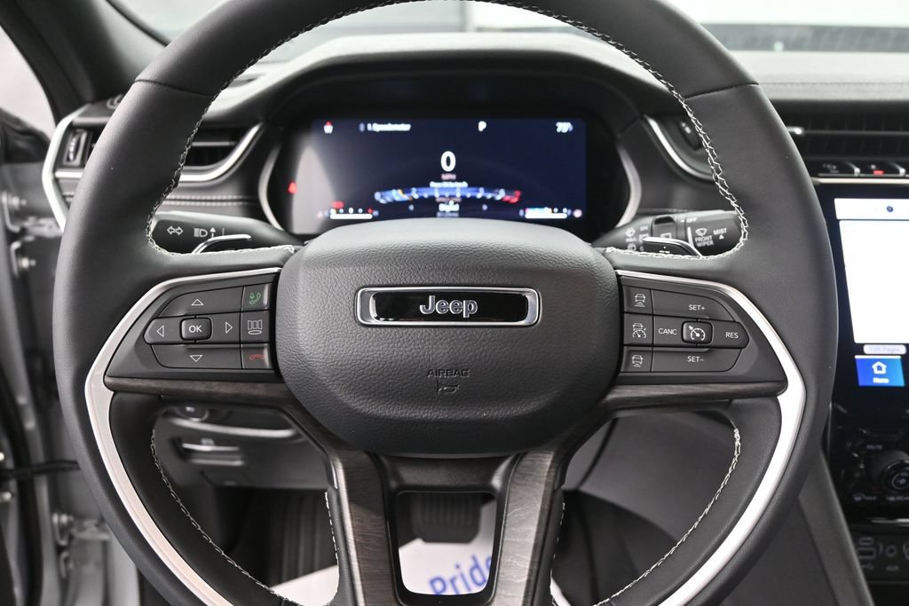 Used 2024 Jeep Grand Cherokee Limited AWD/4WD image 30