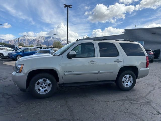 Used 2009 Chevrolet Tahoe LT w/ Luxury Package AWD/4WD image 13