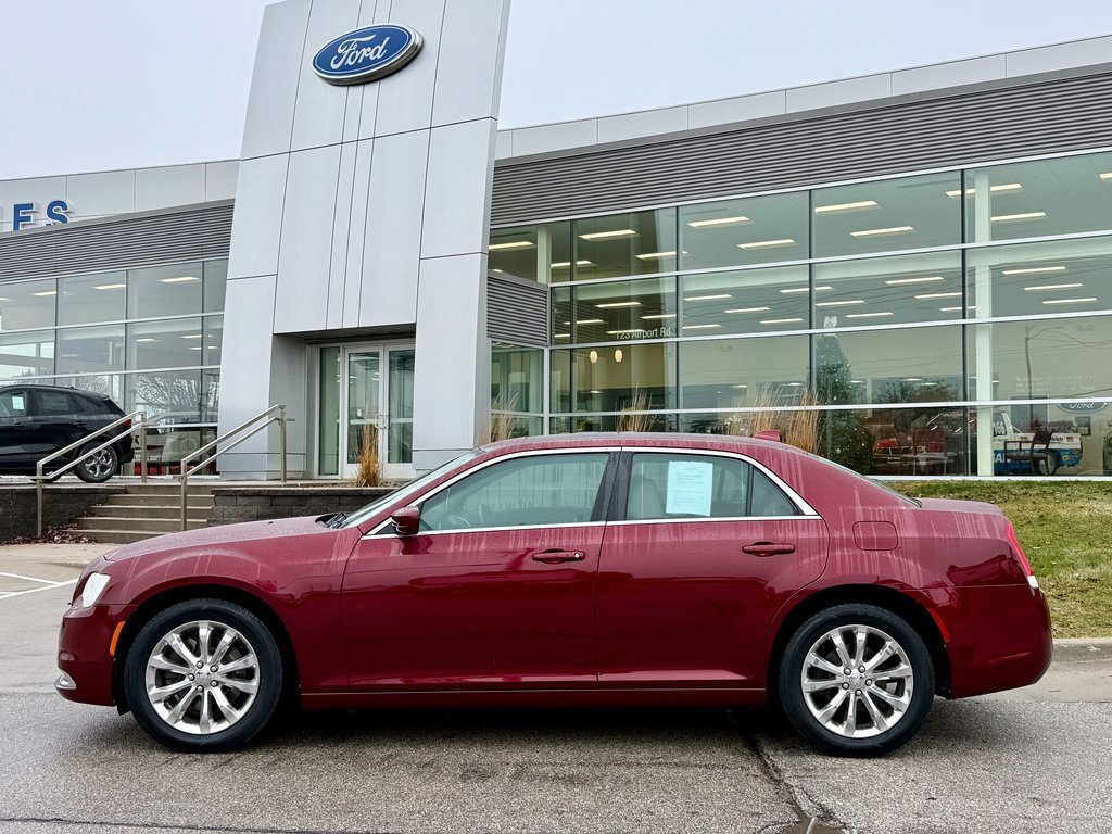 Used 2017 Chrysler 300 Limited w/ Value Package image 2