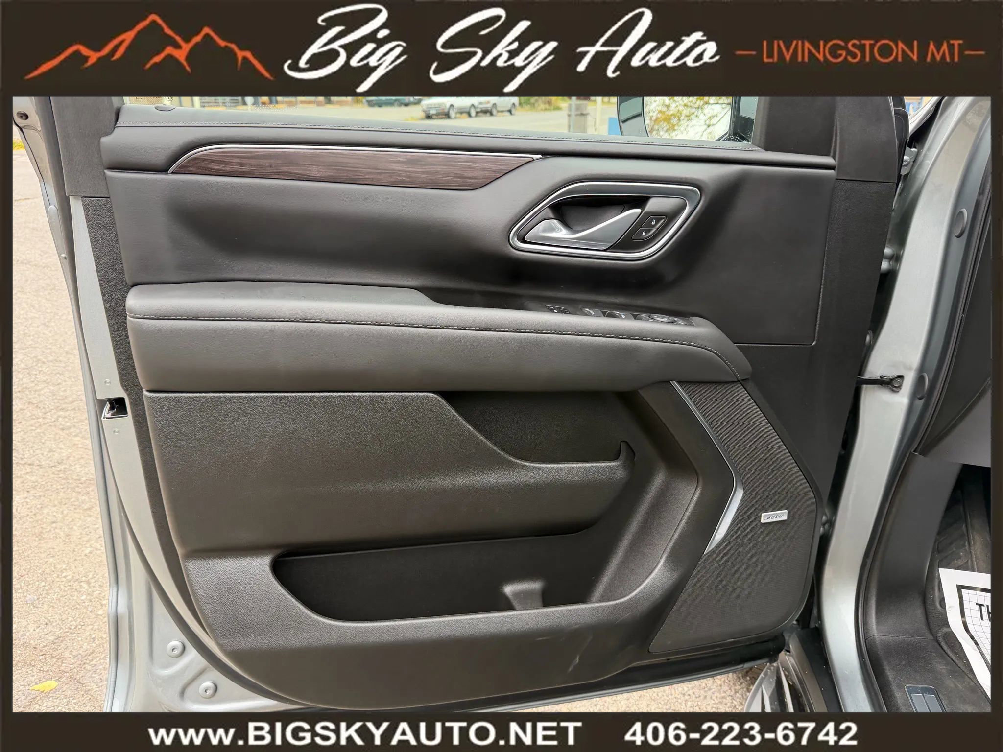 Used 2024 Chevrolet Suburban LT image 11