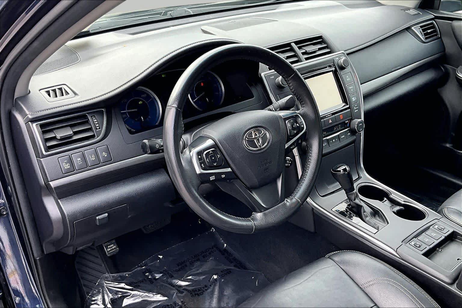 Used 2017 Toyota Camry XLE w/ Moonroof Package FWD image 18