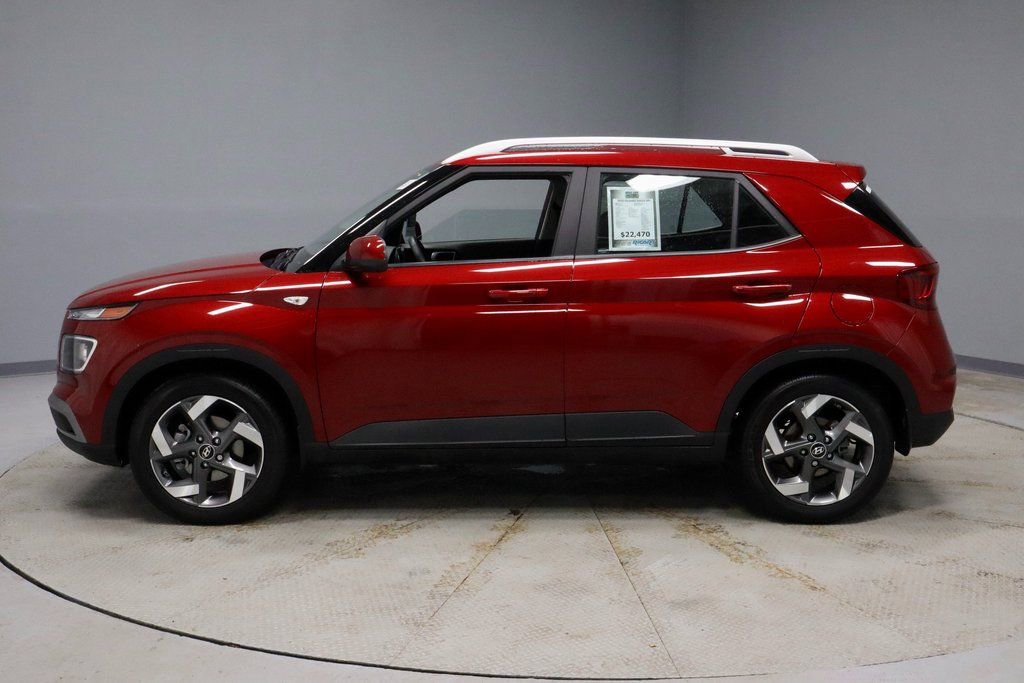 Certified 2025 Hyundai Venue SEL image 11