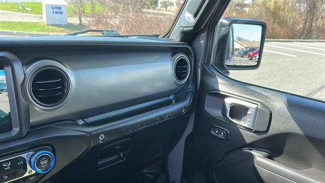 Used 2023 Jeep Wrangler Unlimited w/ Sun & Screen Package image 19