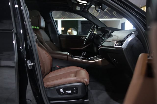 Used 2021 BMW X5 M50i w/ Executive Package AWD/4WD image 12