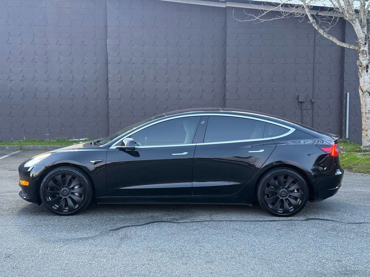 Used 2018 Tesla Model 3 Long Range image 4