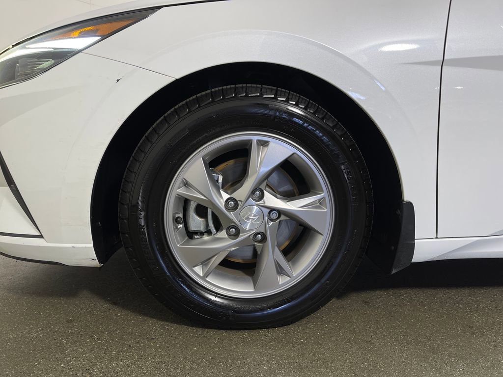 Used 2021 Hyundai Elantra SE FWD image 11