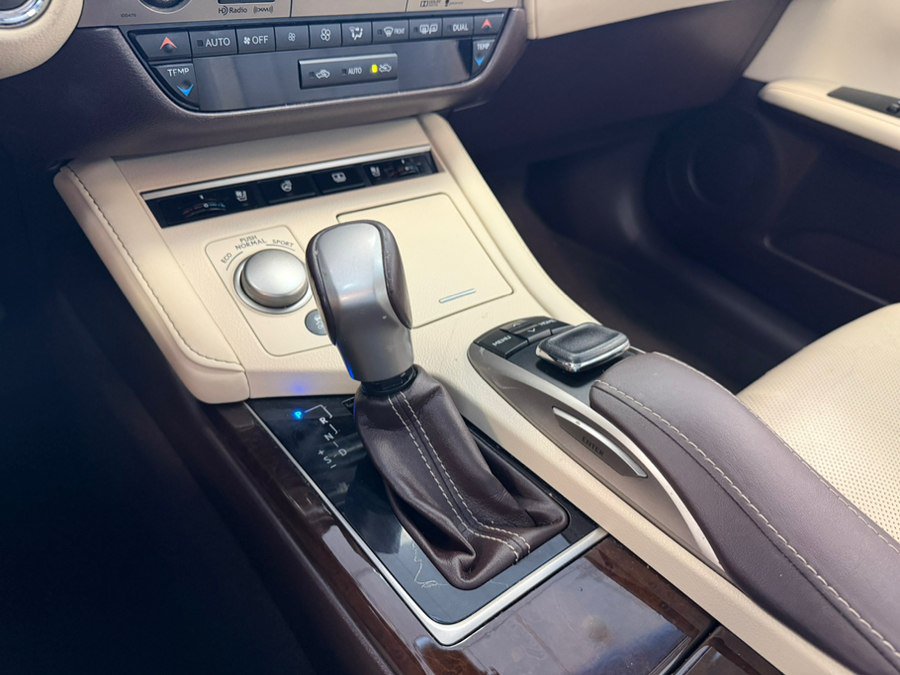 Used 2016 Lexus ES 350 w/ Luxury Package w/Wood Trim FWD image 22