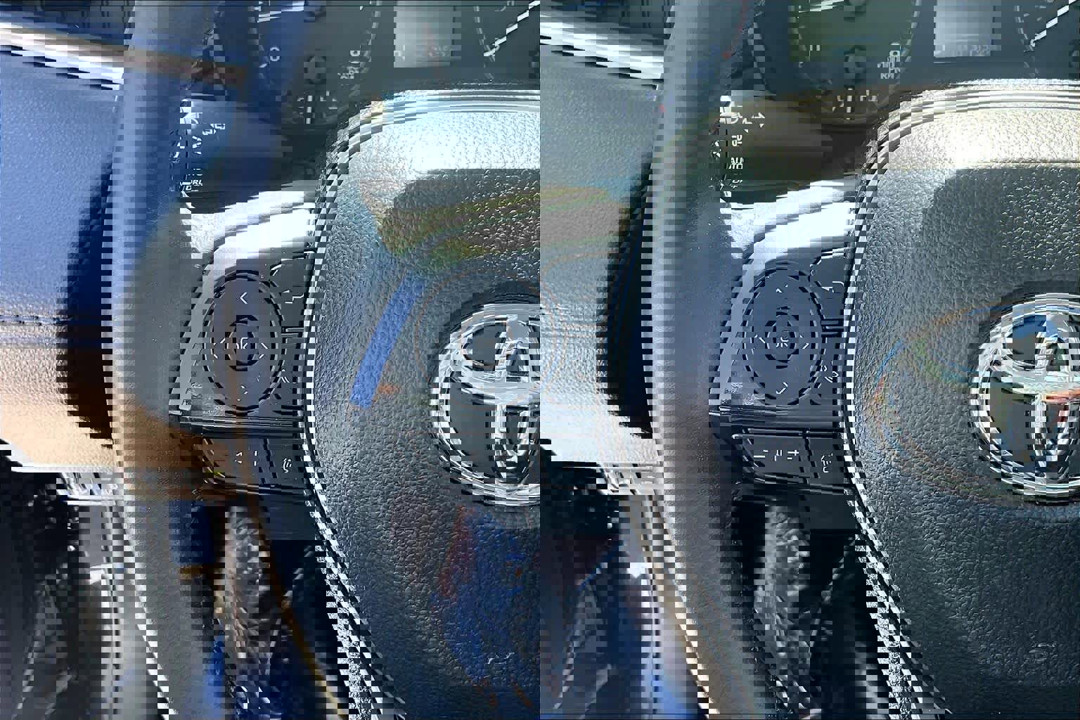 Used 2024 Toyota Corolla Cross LE w/ Moonroof Package image 24