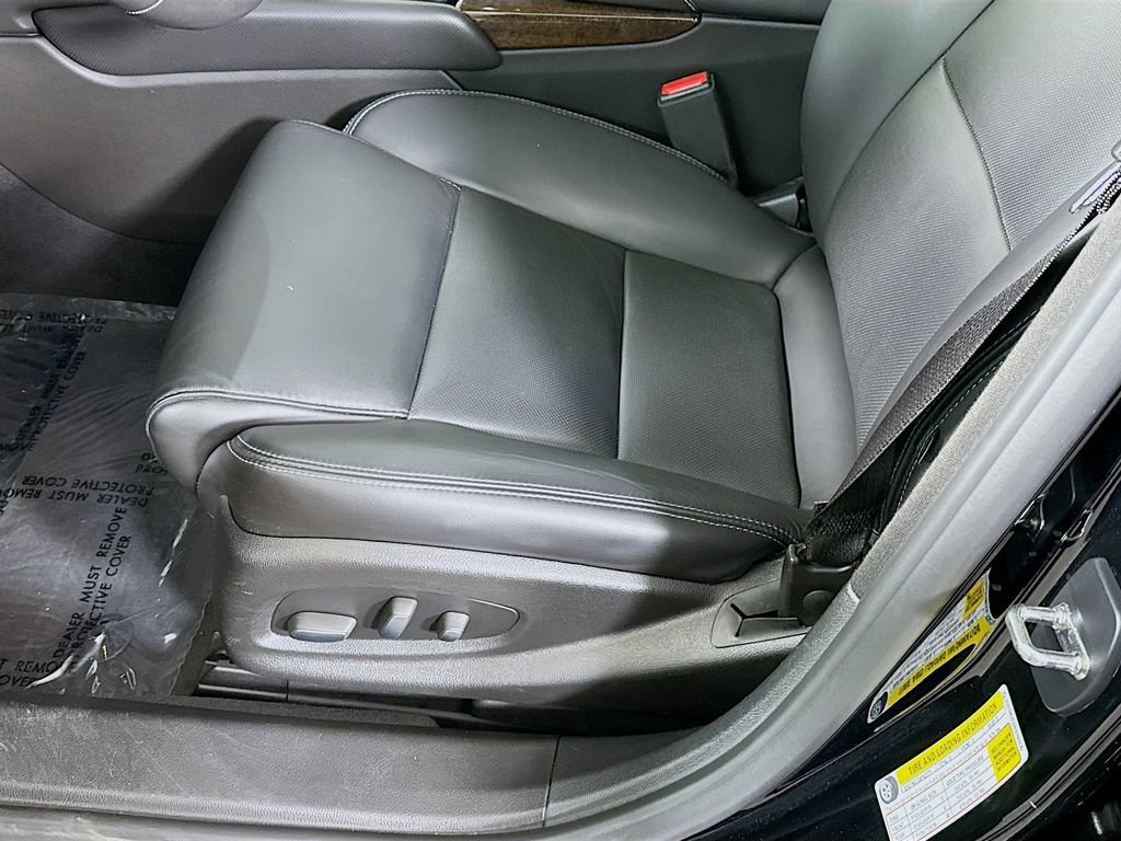 Used 2015 Cadillac XTS Luxury w/ Driver Awareness Package image 25