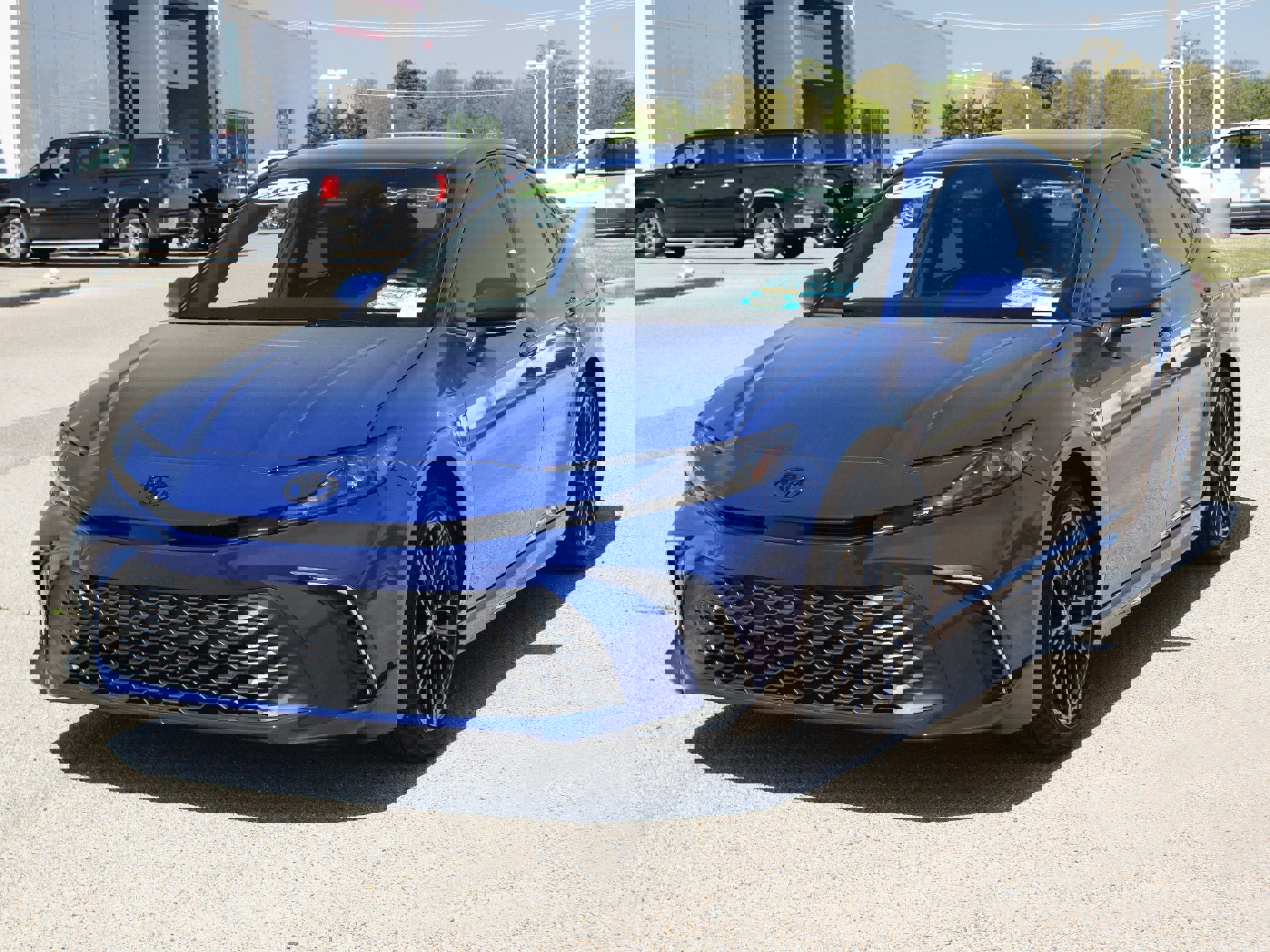 Used 2025 Toyota Camry SE image 2