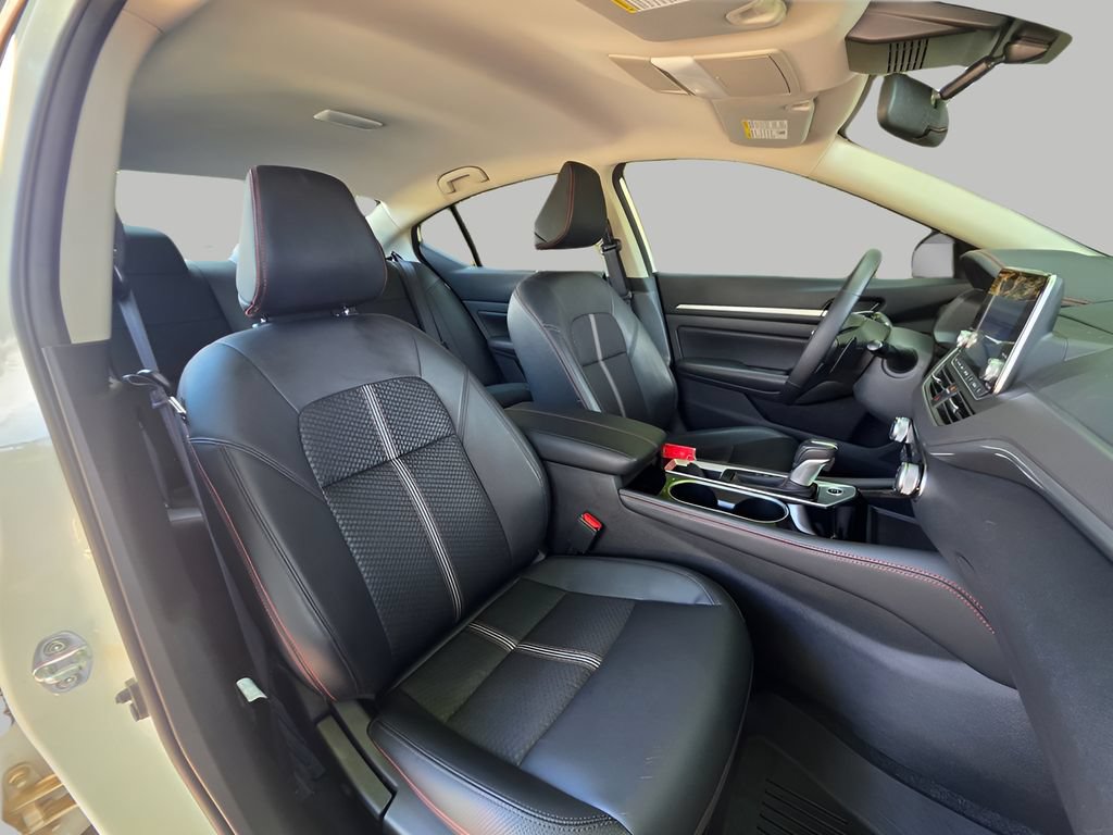 Used 2025 Nissan Altima 2.5 SR FWD image 9